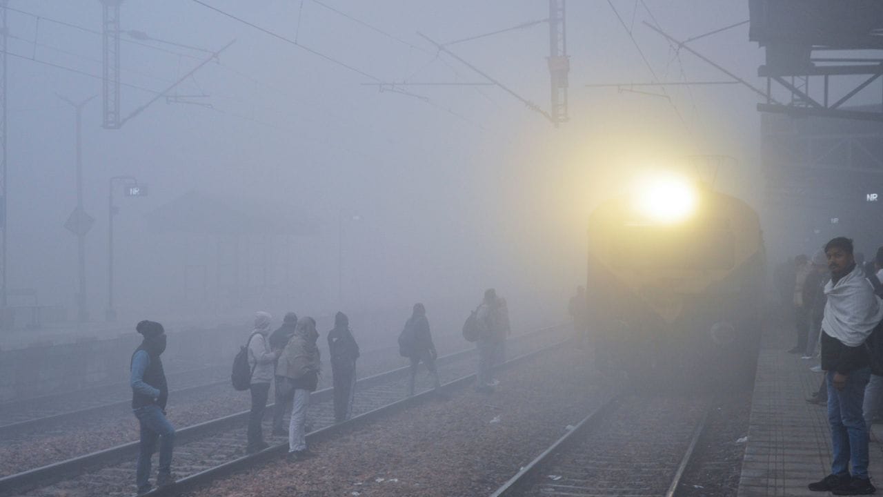 പുതിയ പദ്ധതിയെക്കുറിച്ച് കേന്ദ്ര സർക്കാരിൽ നിന്ന് ഔദ്യോഗിക അറിയിപ്പുകളൊന്നും ലഭിച്ചിട്ടില്ല. ഇ. ശ്രീധരന്റെ വാക്കുകൾ കേട്ട് മാത്രം തീരുമാനമെടുക്കാനാവില്ലെന്നും, കേന്ദ്രത്തിന്റെ ഔദ്യോഗിക നിർദ്ദേശം വന്നാൽ അത് പഠിച്ച ശേഷം മാത്രമേ കേരള സർക്കാർ പ്രതികരിക്കുകയുള്ളൂവെന്നും അദ്ദേഹം വ്യക്തമാക്കി.
