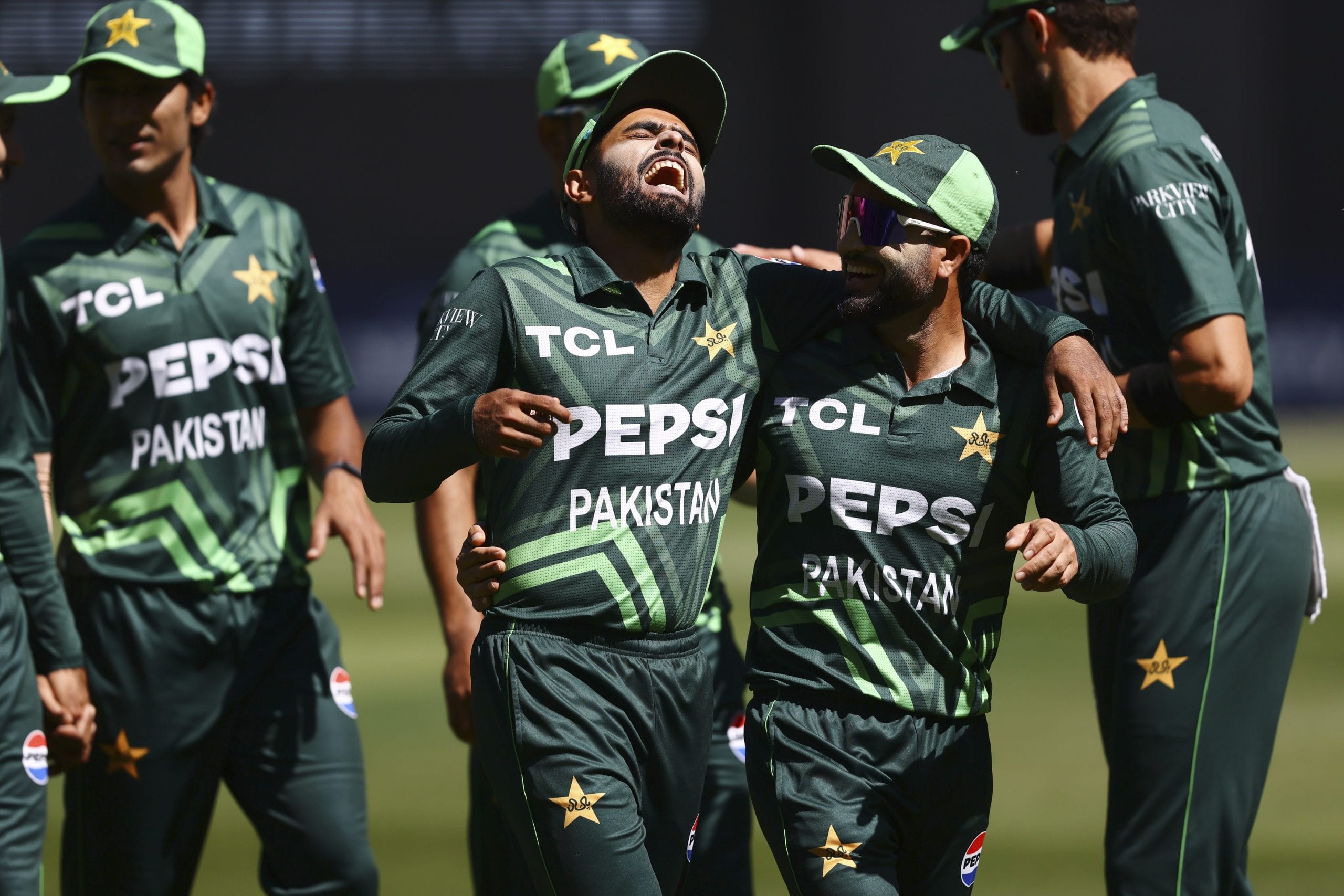 ജനുവരി 31ന് തീരുമാനിച്ചിരുന്ന ഓസ്ട്രേലിയക്കതിരായ രണ്ടാം ടി20 മത്സരത്തിന് മുൻപായിരുന്നു കിറ്റ് അവതരണച്ചടങ്ങ്. എന്നാൽ, ഈ ചടങ്ങ് പിസിബി ബഹിഷ്കരിച്ചു. വിദേശകാര്യ മന്ത്രാലയത്തിൻ്റെ അനുമതി ലഭിക്കാത്തതാണ് കാരണം എന്ന് ദേശീയമാധ്യമങ്ങൾ റിപ്പോർട്ട് ചെയ്യുന്നു. 
