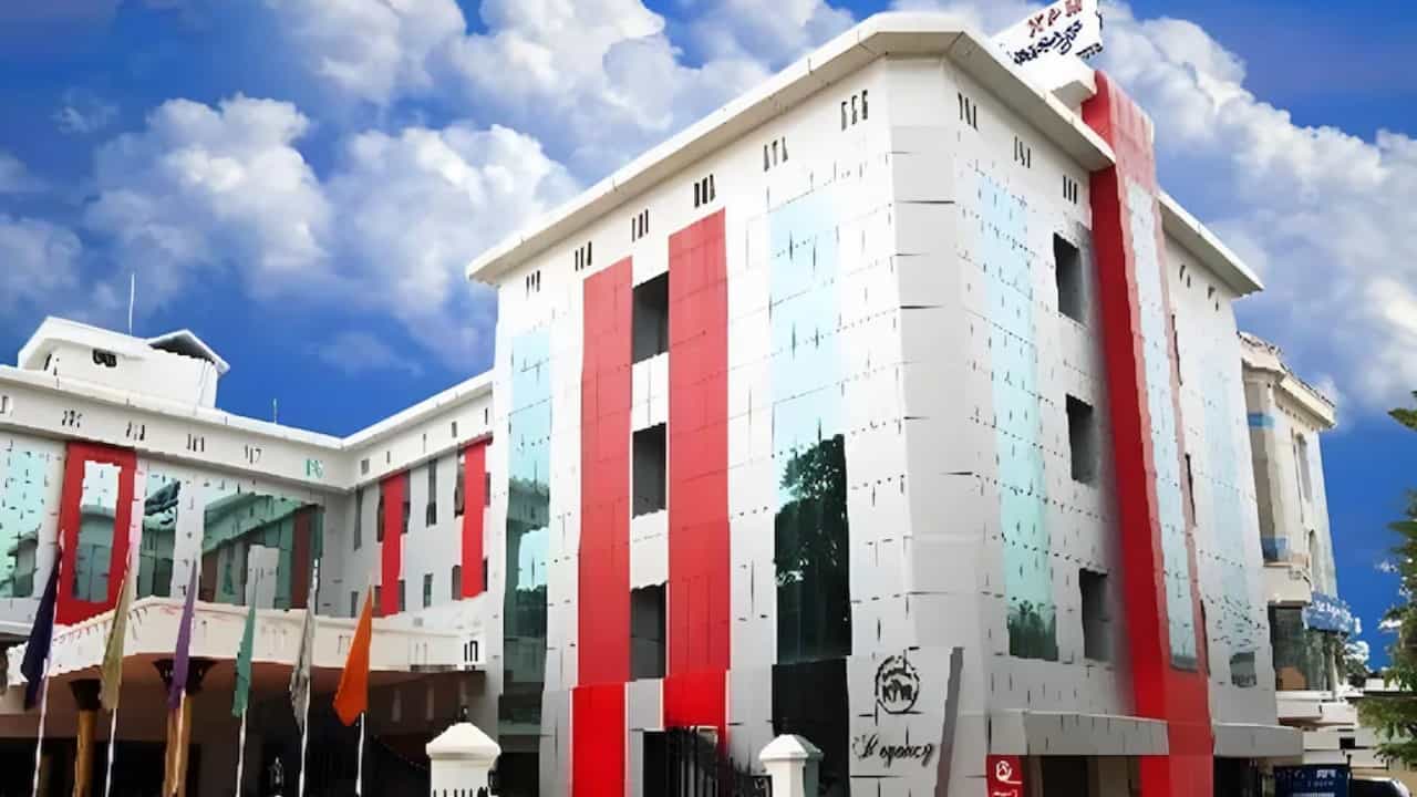 KPM Regency: ഫ്രീ വൈഫൈ, ബാർ, എയർപോർട്ട് ട്രാൻസ്ഫർ; രാഹുൽ മാങ്കൂട്ടത്തിലിൻ്റെ പ്രിയപ്പെട്ട കെപിഎം റീജൻസി