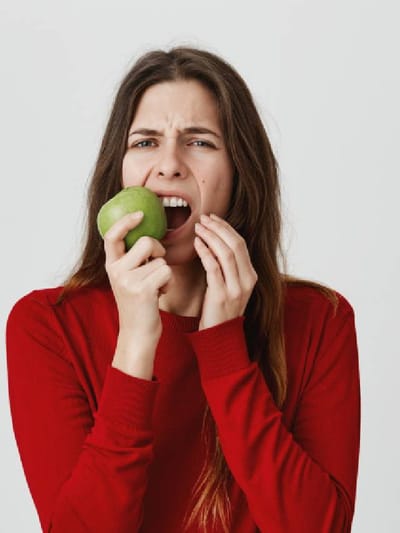 ആപ്പിൾ ക‍ഴിച്ചാൽ പല്ലിന് പണി കിട്ടും