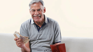 Kerala Gold Rate: പ്രതീക്ഷ നൽകി സ്വർണം, വില താഴേക്ക്; ഒറ്റയടിക്ക് കുറഞ്ഞത് 1,880 രൂപ