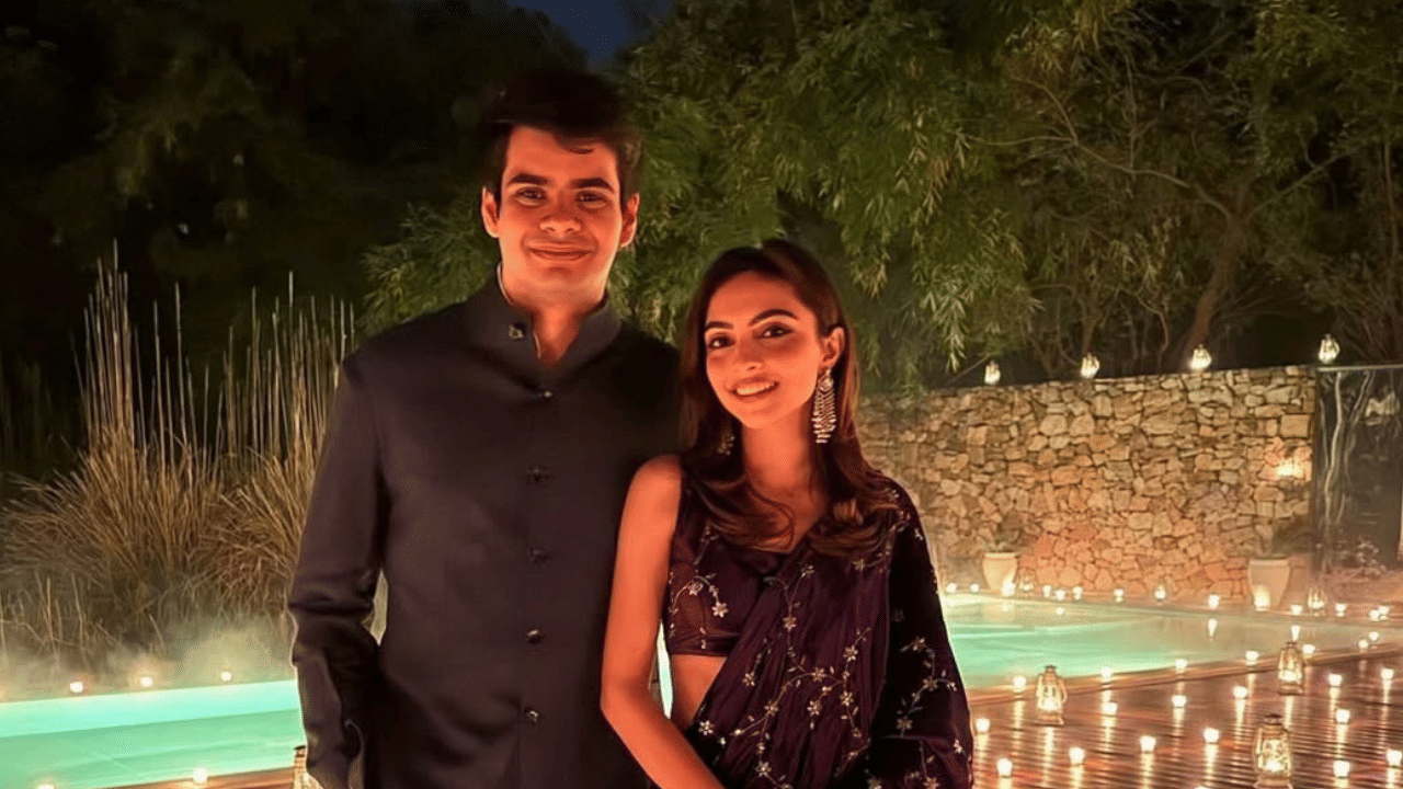 പ്രിയങ്ക ഗാന്ധിയുടെ മകൻ റേഹാൻ വാദ്രയും അവിവ ബൈഗും തമ്മിലുള്ള വിവാഹനിശ്ചയം കഴിഞ്ഞു. ഏഴ് വർഷത്തെ പ്രണയത്തിനൊടുവിൽ ഡിസംബർ 29ന് രാജസ്ഥാനിലെ രൺതംബോറിൽ നടന്ന ചടങ്ങിലാണ് ഇരുവരുടെയും വിവാഹ നിശ്ചയം നടത്തപ്പെട്ടത്. വിവാഹം ഉടനുണ്ടാകുമെന്നാണ് വിവരം.