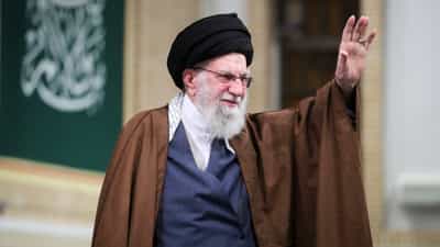 ഖമേനി ബങ്കറില് ഒളിച്ചോ? അഭ്യൂഹങ്ങള് തള്ളി ഇറാന്; പേടിക്കില്ലെന്ന് കോണ്സല് ജനറല് ഖമേനി ബങ്കറില് ഒളിച്ചോ? അഭ്യൂഹങ്ങള് തള്ളി ഇറാന്; പേടിക്കില്ലെന്ന് കോണ്സല് ജനറല്