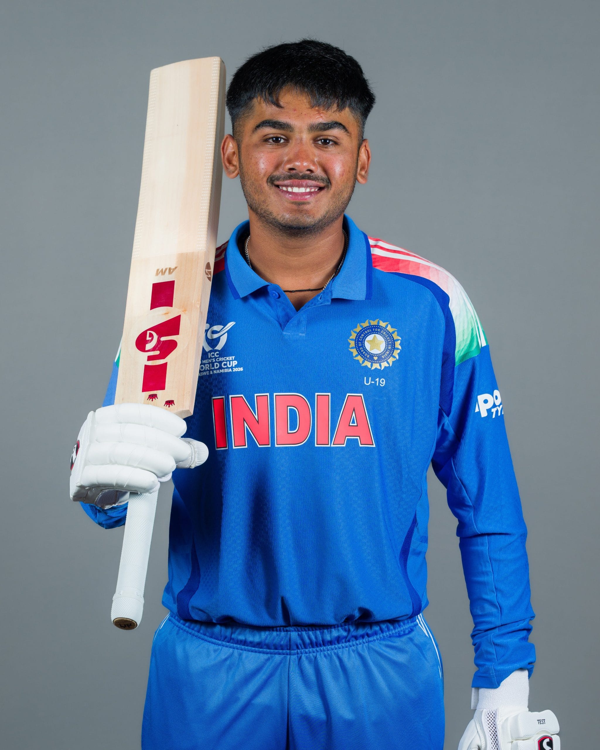 മുൻ ജേതാക്കളായ ഇന്ത്യ ഗ്രൂപ്പ് എയിലാണ് ഉൾപ്പെട്ടിരിക്കുന്നത്. യുഎസ്എ, ബംഗ്ലാദേശ്, ന്യൂസീലൻഡ് എന്നീ ടീമുകളാണ് ഗ്രൂപ്പ് എയിൽ ഇന്ത്യയുമായി ഏറ്റുമുട്ടുക. ആദ്യ മത്സരത്തിൽ ഇന്ന് ഇന്ത്യ അണ്ടർ 19 യുഎസ്എ അണ്ടർ 19നെ നേരിടും. ഇന്ത്യൻ സമയം ഉച്ചയ്ക്ക് ഒരു മണിക്കാണ് കളി.
