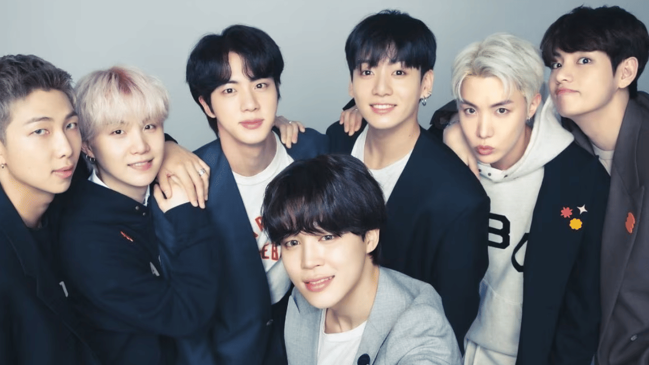 നാല് വർഷത്തെ കാത്തിരിപ്പിന് ശേഷം ലോകമെമ്പാടും ആരാധകരുള്ള ദക്ഷിണ കൊറിയൻ ബോയ്ബാൻഡ് ബിടിഎസ് തിരിച്ചെത്തുന്നു. പുതിയ ആൽബം റിലീസ് തീയതി പുറത്ത് വിട്ടതോടെ ആർമിയുടെ കാത്തരിപ്പിന് വിരാമമാവുകയാണ്. 2022ൽ പുറത്തിറങ്ങിയ ‘പ്രൂഫ്’ ആണ് ബിടിഎസിന്റെ അവസാനത്തെ ആൽബം.
