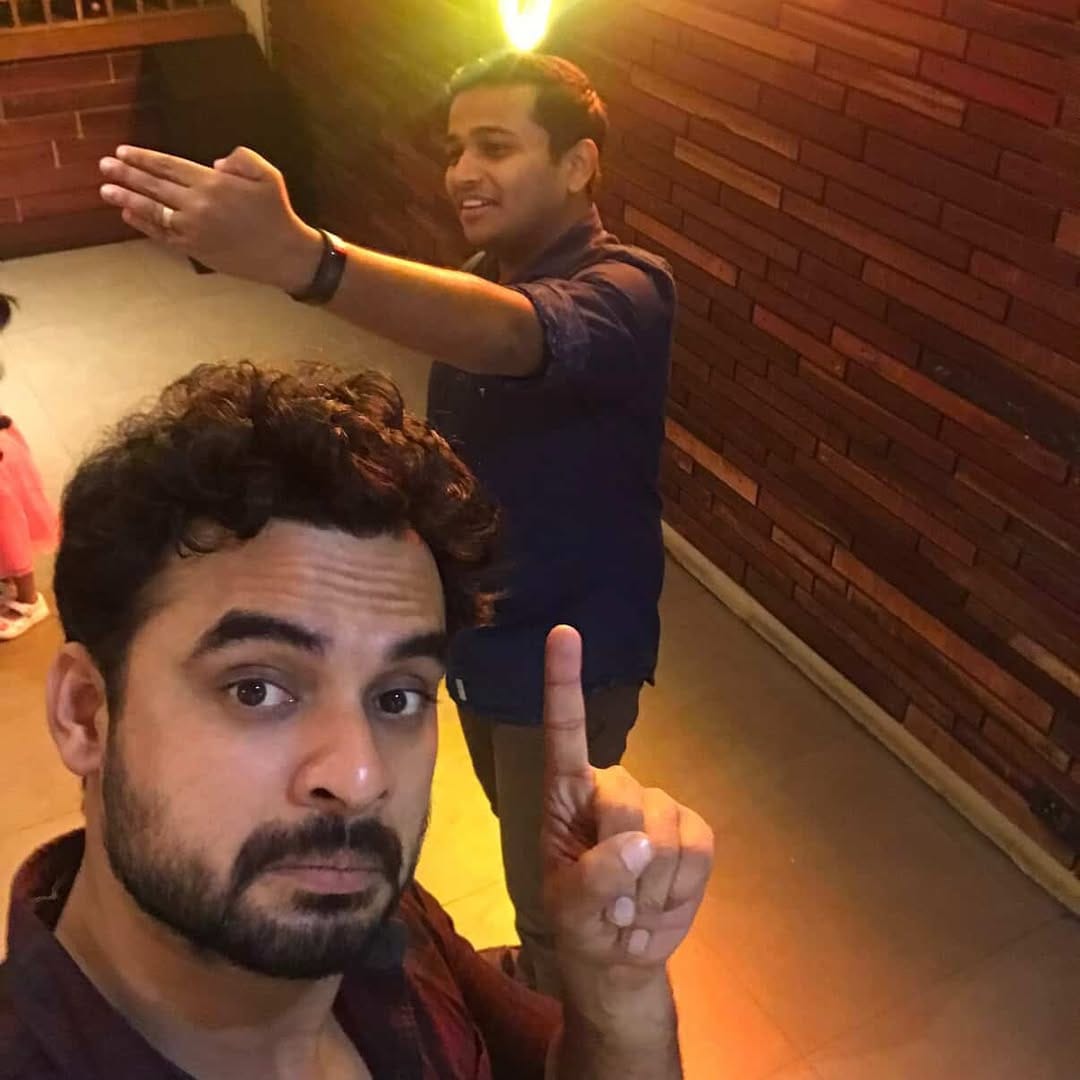 'ഹാപ്പി ബർത്തേ ഡേ ബഡി' എന്നാണ് ബേസിൽ ടൊവിനോയ്ക്കൊപ്പമുള്ള ചിത്രങ്ങൾ പങ്കുവച്ച് കുറിച്ചിരിക്കുന്നത്. ഇതിനൊപ്പം ഇരുവരും ഒരുമിച്ചുള്ള നല്ല നിമിഷങ്ങളുടെ ചിത്രങ്ങളും പങ്കുവച്ചിട്ടുണ്ട്. 
