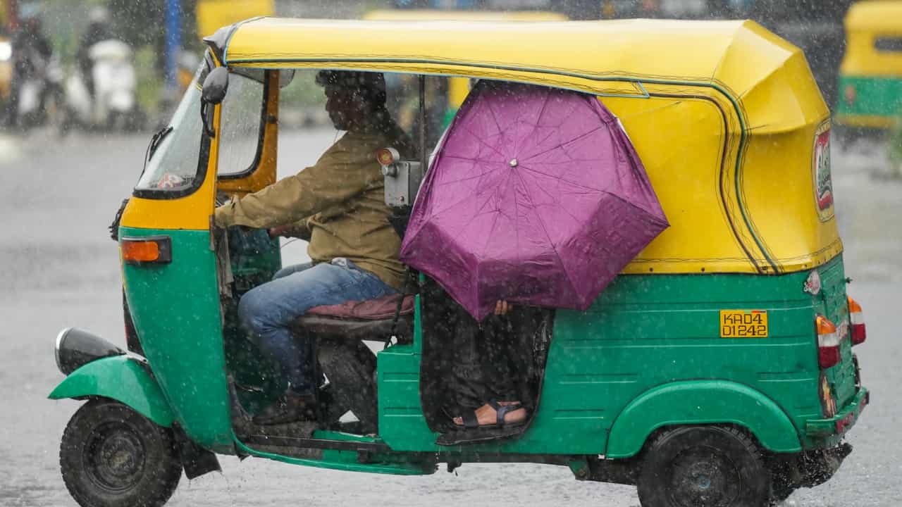 Bengaluru: ബെംഗളൂരു ഓട്ടോക്കാരെ മര്യാദ പഠിപ്പിക്കാൻ ട്രാഫിക് പോലീസ്; അധികതുക ഈടാക്കിയാൽ കടുത്ത നടപടി