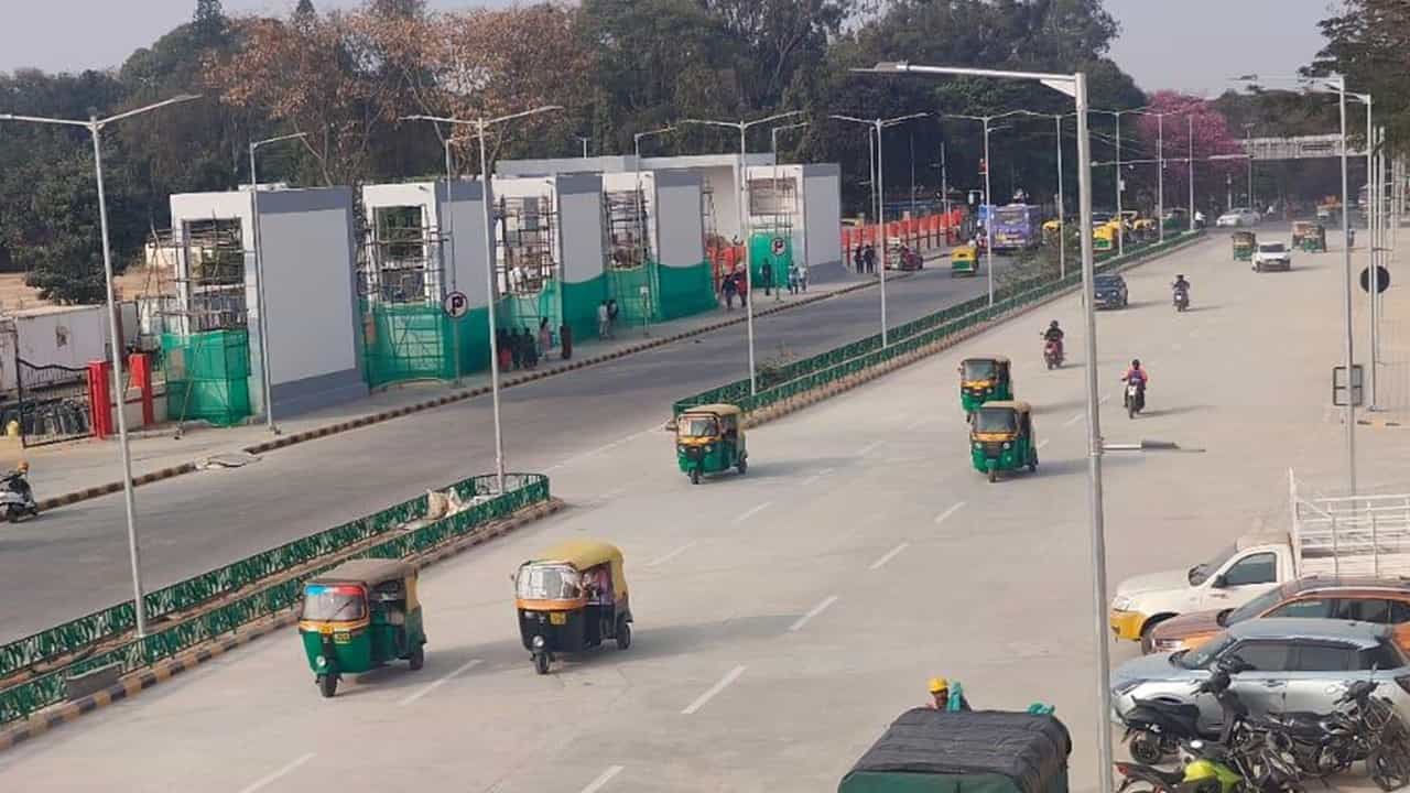 Bengaluru Transportation: മെട്രോ ജോലികള്ക്കായി 2019 ല് അടച്ചിട്ട റോഡ് ഒടുവില് തുറന്നു; ബെംഗളൂരുവിന് ആശ്വാസം Bengaluru Transportation: മെട്രോ ജോലികള്ക്കായി 2019 ല് അടച്ചിട്ട റോഡ് ഒടുവില് തുറന്നു; ബെംഗളൂരുവിന് ആശ്വാസം