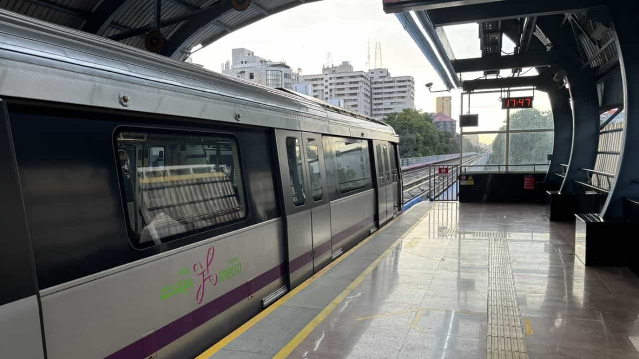 Namma Metro: ഹൊസഹള്ളിയില് നിന്ന് നേരെ കടബാഗെരയിലേക്ക്; മെട്രോ സര്വീസ് ഉടന് ആരംഭിക്കും Namma Metro: ഹൊസഹള്ളിയില് നിന്ന് നേരെ കടബാഗെരയിലേക്ക്; മെട്രോ സര്വീസ് ഉടന് ആരംഭിക്കും