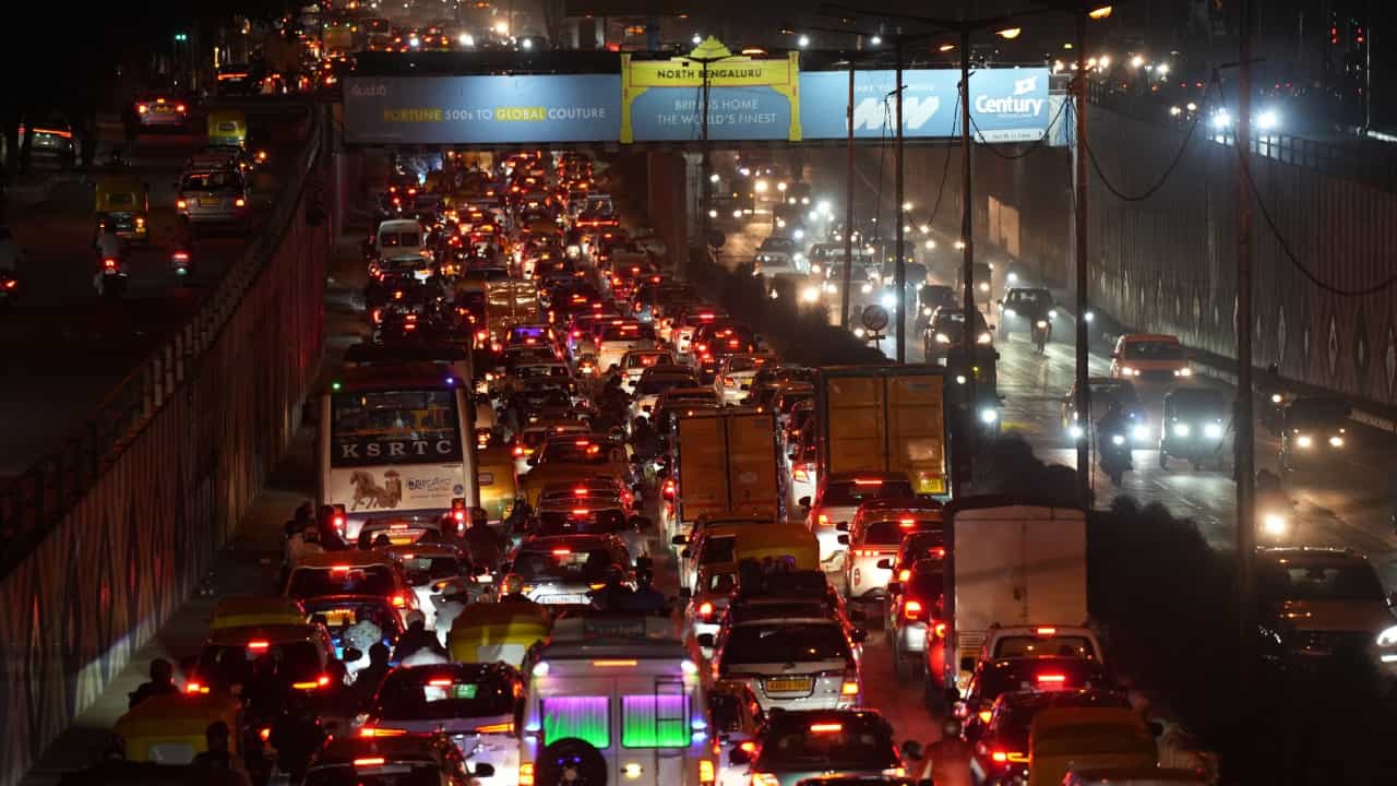 Bengaluru: 101 ആകാശപാതകൾ, റോഡ് പരിഷ്കാരങ്ങൾ: ബെംഗളൂരുവിലെ ട്രാഫിക്ക് കുറയ്ക്കാൻ പോലീസിൻ്റെ വമ്പൻ പ്ലാൻ