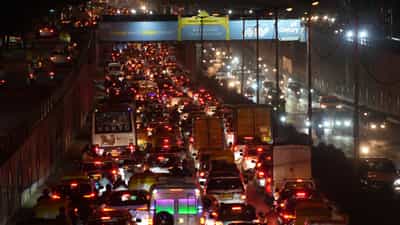 Bengaluru: 101 ആകാശപാതകൾ, റോഡ് പരിഷ്കാരങ്ങൾ: ബെംഗളൂരുവിലെ ട്രാഫിക്ക് കുറയ്ക്കാൻ പോലീസിൻ്റെ വമ്പൻ പ്ലാൻ