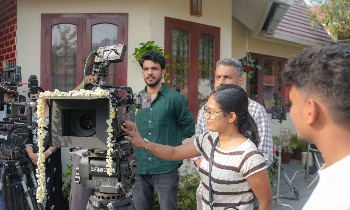 ‘പ്രേമലു’ മെഗാ ഹിറ്റാക്കിയ ശേഷം ഗിരീഷ് എ.ഡി സംവിധാനം ചെയ്യുന്ന അടുത്ത ചിത്രമെന്നതും ബെത്ലഹേം കുടുംബ യൂണിറ്റിന്റെ പ്രത്യേകതയാണ്. ഒരു കംപ്ലീറ്റ് കോമഡി എന്റർടെയ്നറായാണ് ചിത്രം ഒരുങ്ങുന്നത്.ചിത്രത്തിൽ നിവിൻ പോളിയെക്കൂടാതെ നസ്ലെൻ, മമിത ബൈജു എന്നിവരും പ്രധാന കഥാപാത്രങ്ങളിൽ എത്തുന്നുണ്ട്. (photo: facebook)