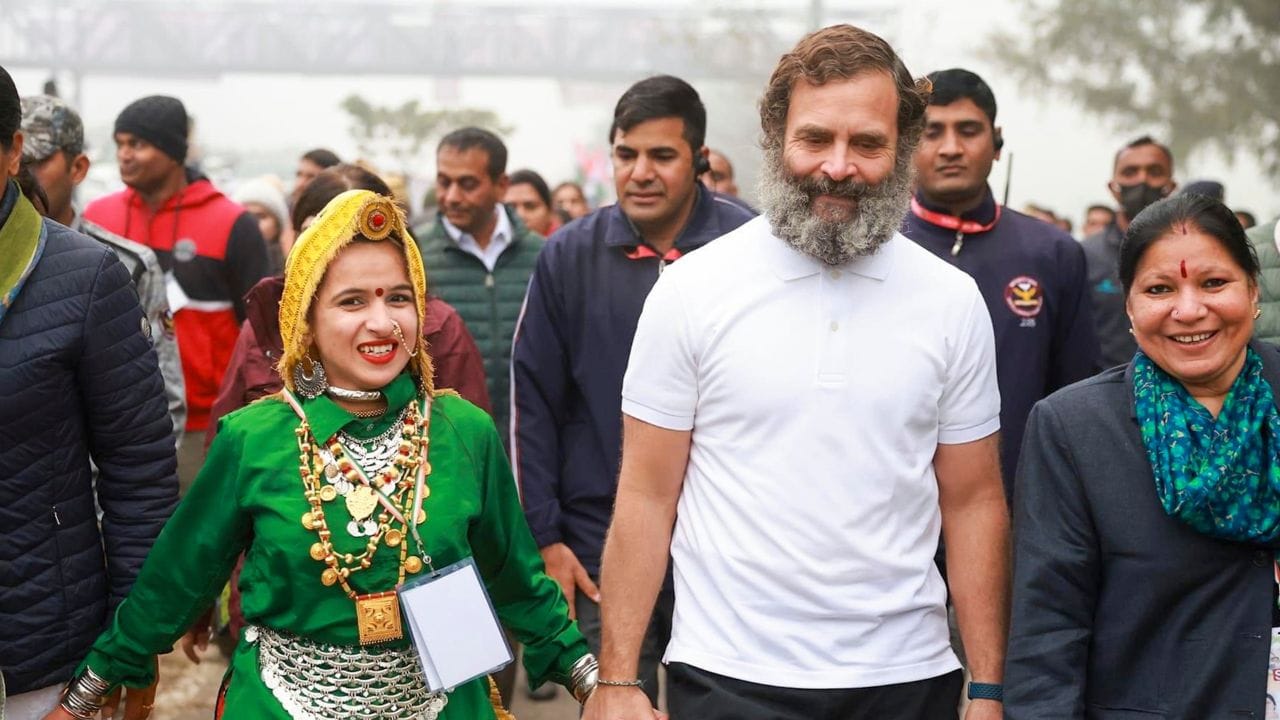 കോണ്‍ഗ്രസ് പാര്‍ട്ടിയിലെ, അല്ലെങ്കില്‍ ഇന്ത്യന്‍ രാഷ്ട്രീയത്തിലെ പ്രമുഖ തന്ത്രജ്ഞനാണ് സുനില്‍ കനഗോലു എന്ന കനഗോലു. കര്‍ണാടക മുഖ്യമന്ത്രി സിദ്ധരാമയ്യയുടെ മുഖ്യ ഉപദേശകനാണ് നിലവില്‍ കനഗോലു. 2026ല്‍ നടക്കാനിരിക്കുന്ന കേരള നിയമസഭ തെരഞ്ഞെടുപ്പില്‍ കോണ്‍ഗ്രസ് പാര്‍ട്ടിക്ക് തന്ത്രങ്ങള്‍ പലതും ഉണ്ടാക്കി കൊടുക്കുന്നത് ഇദ്ദേഹമാണ്. 2024ലെ തെരഞ്ഞെടുപ്പിലും കോണ്‍ഗ്രസ് വള്ളത്തിന്റെ ചുക്കാന്‍ പിടിച്ചത് കനഗോലു തന്നെയായിരുന്നു. കര്‍ണാടക നിയമസഭ തെരഞ്ഞെടുപ്പില്‍ കോണ്‍ഗ്രസ് അധികാരത്തിലേക്ക് എത്തിയതും, രാഹുല്‍ ഗാന്ധി ഭാരത് ജോഡോ യാത്ര നടത്തിയതുമെല്ലാം കനഗോലുവിന്റെ ഉപദേശപ്രകാരം തന്നെ. 

