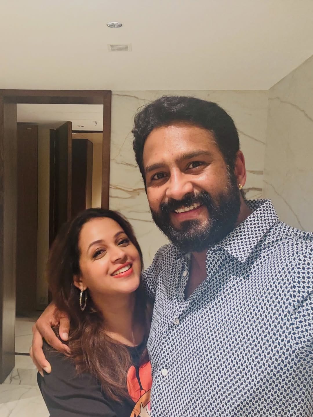 മലയാളികളുടെ പ്രിയപ്പെട്ട താരമാണ് നടി ഭാവന. താരത്തിന്റെ പുതിയ സോഷ്യൽ മീഡിയ പോസ്റ്റാണ് ഇപ്പോൾ ആരാധകർക്കിടയിൽ ശ്രദ്ധ നേടുന്നത്. ഭാവനയുടെയും ഭർത്താവ് നവീന്റെയും ഏഴാം വിവാഹ വാർഷികമാണ് ഇന്ന്. (Image Credits: Instagram)