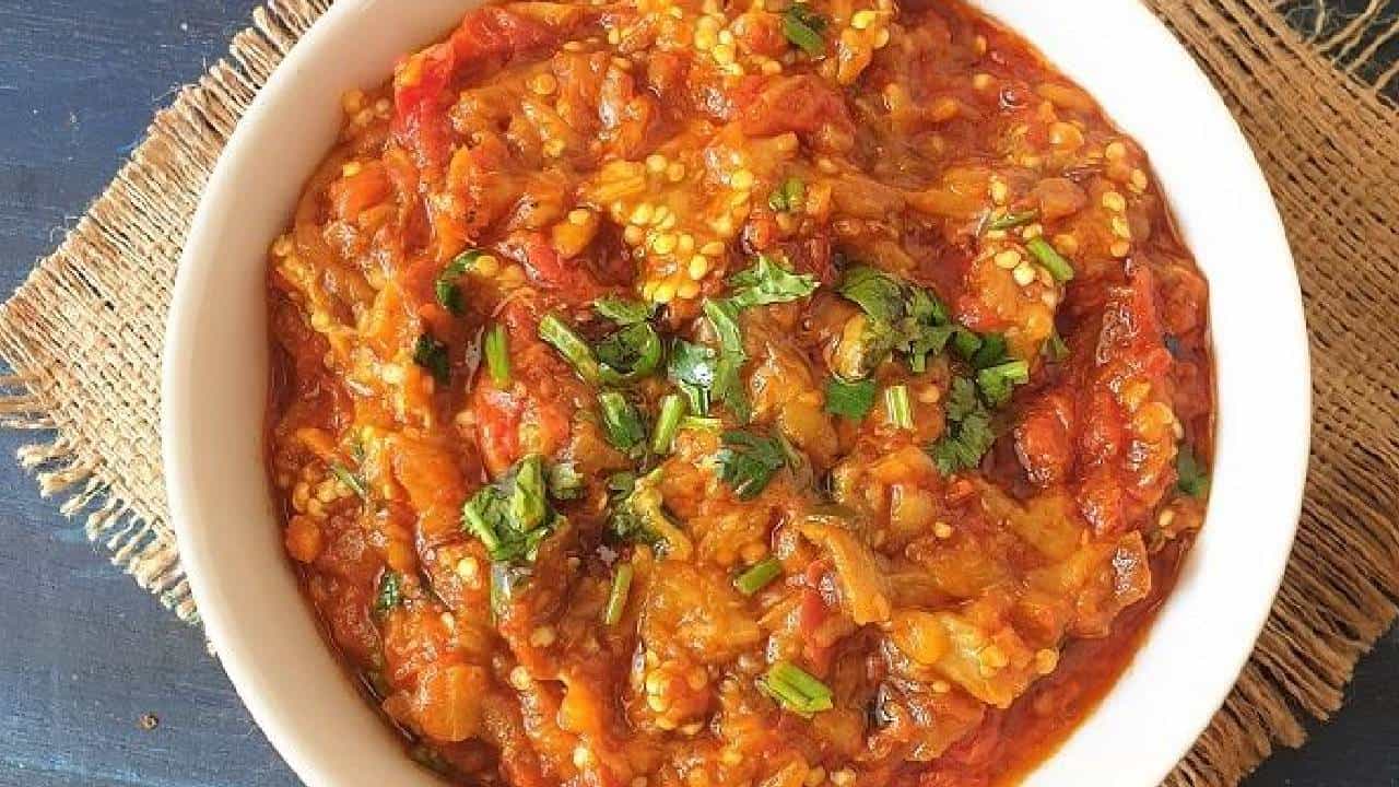 Brinjal Curry: തട്ടിക്കളയേണ്ട....വഴുതനങ്ങ കൊണ്ട് കിടിലൻ കറി ഉണ്ടാക്കാം; ഇറച്ചി പോലും മാറിനിൽക്കും Brinjal Curry: തട്ടിക്കളയേണ്ട....വഴുതനങ്ങ കൊണ്ട് കിടിലൻ കറി ഉണ്ടാക്കാം; ഇറച്ചി പോലും മാറിനിൽക്കും