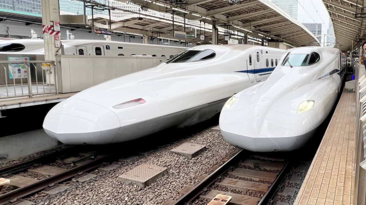 Bullet Train: ആദ്യ ബുള്ളറ്റ് ട്രെയിൻ യാത്രയിൽ സീറ്റ് പിടിക്കാം; ടിക്കറ്റുകൾ എവിടെ എപ്പോൾ ബുക്ക് ചെയ്യാം?