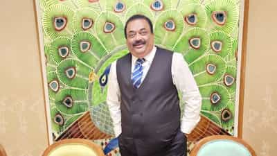 CJ Roy: റിയൽ എസ്റ്റേറ്റ്, സിനിമ, ക്രിക്കറ്റ്; സിജെ റോയ് പാതിയിൽ അവസാനിപ്പിച്ചത് വിവിധ മേഖലകളിലെ സാന്നിധ്യം