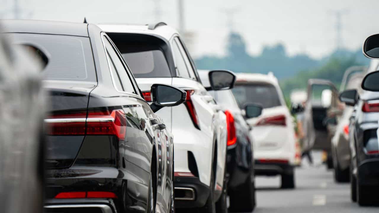 Kuwait Vehicle Ownership: കുവൈറ്റില്‍ മൂന്ന് വാഹനങ്ങള്‍ വാങ്ങിയാലോ? ഇത്രയാണ് നിബന്ധനകള്‍