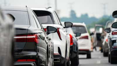 Kuwait Vehicle Ownership: കുവൈറ്റില്‍ മൂന്ന് വാഹനങ്ങള്‍ വാങ്ങിയാലോ? ഇത്രയാണ് നിബന്ധനകള്‍