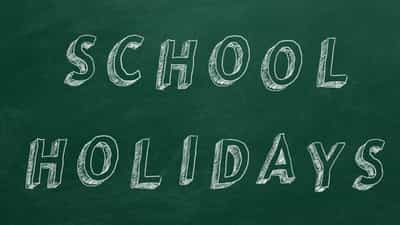 Kerala Local Holiday : ബുക്ക് മടക്കി വെച്ചോ, ഇന്ന് സ്കൂളില്ല; കുട്ടികൾക്ക് ഹാപ്പി ന്യൂസ്, അവധി പ്രഖ്യാപിച്ച് കളക്ടർ