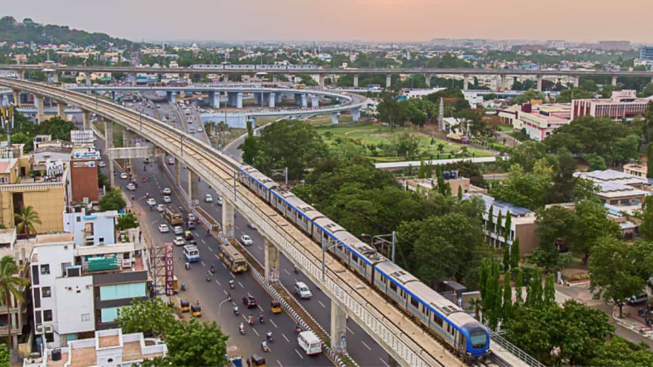 Chennai Metro: ചെന്നൈ മെട്രോ യാത്രക്കാര്ക്ക് കോളടിച്ചു; ഫെബ്രുവരിയില് പുതിയ പാത തുറക്കും Chennai Metro: ചെന്നൈ മെട്രോ യാത്രക്കാര്ക്ക് കോളടിച്ചു; ഫെബ്രുവരിയില് പുതിയ പാത തുറക്കും