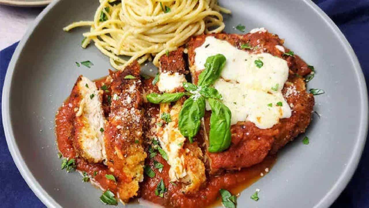 Chicken Parmesan: എന്താണീ വൈറൽ ചിക്കൻ പരമേശൻ! തയ്യാറാക്കാൻ വെറും പത്തുമിനിട്ട് മതി