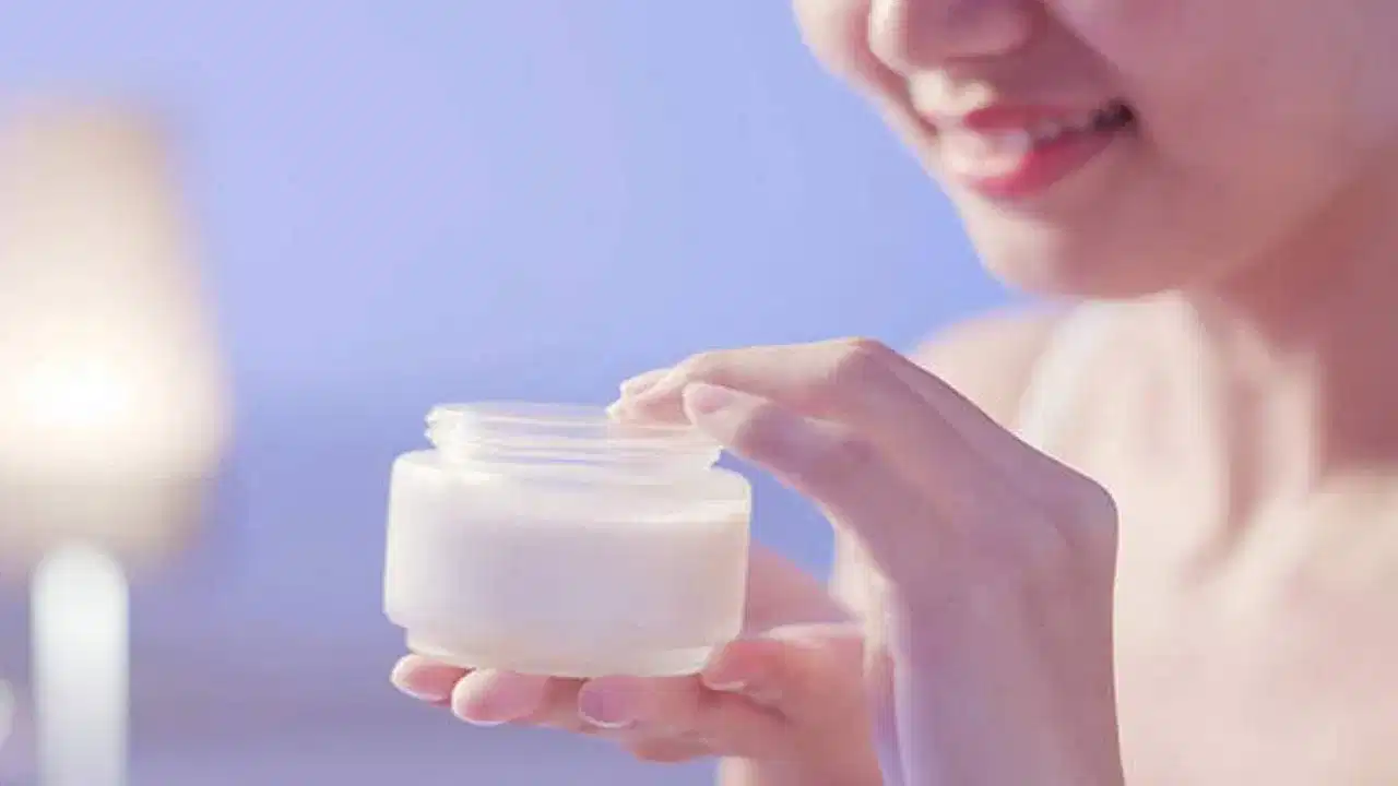 Homemade Moisturizers: സുന്ദരികളുടെ ശ്രദ്ധയ്ക്ക്.... തണുപ്പുകാലത്ത് ചർമ്മസംരക്ഷണത്തിന് ഇതൊന്നു തയ്യാറാക്കി നോക്കൂ....