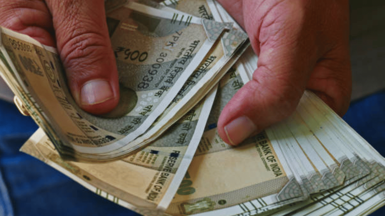 DA Hike: ക്ഷാമബത്ത വർദ്ധിക്കും, ശമ്പള കമ്മീഷന് മുമ്പ് ജീവനക്കാർക്ക് മറ്റൊരു സന്തോഷം! DA Hike: ക്ഷാമബത്ത വർദ്ധിക്കും, ശമ്പള കമ്മീഷന് മുമ്പ് ജീവനക്കാർക്ക് മറ്റൊരു സന്തോഷം!