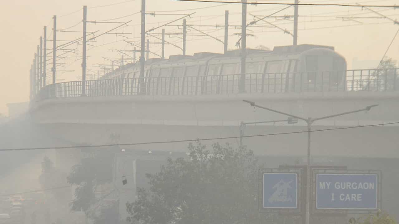 Delhi Metro: കാല്നടയാത്രക്കാര്ക്കും ഡല്ഹി മെട്രോയുടെ കരുതല്; ഒരുങ്ങുന്നത് വന് സുരക്ഷാ സംവിധാനങ്ങള് Delhi Metro: കാല്നടയാത്രക്കാര്ക്കും ഡല്ഹി മെട്രോയുടെ കരുതല്; ഒരുങ്ങുന്നത് വന് സുരക്ഷാ സംവിധാനങ്ങള്