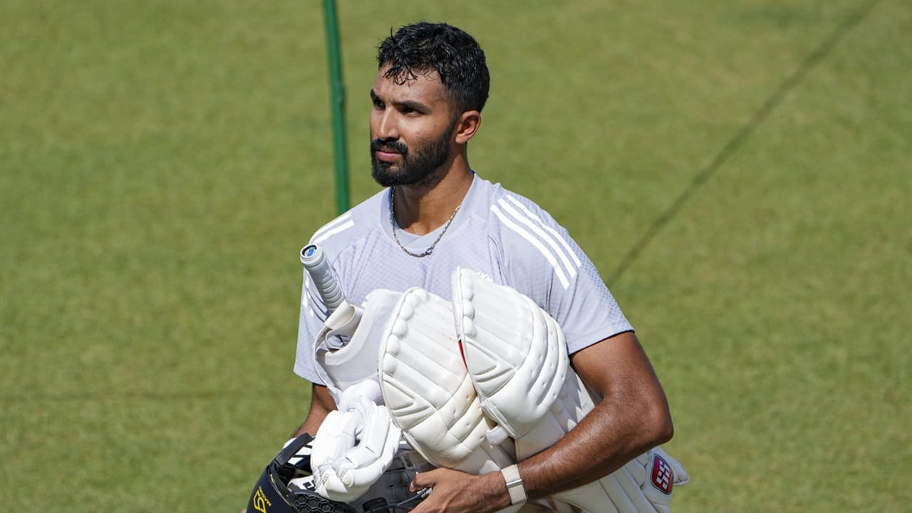 ആഭ്യന്തര ക്രിക്കറ്റില്‍ മിന്നും ഫോമിലുള്ള മലയാളി താരം ദേവ്ദത്ത് പടിക്കലാണ് പ്ലേയിങ് ഇലവനിലെ മറ്റൊരു താരം. ഇഷാന്‍ കിഷനെ രണ്ടാം വിക്കറ്റ് കീപ്പറായി പരിഗണിക്കാം. അഭിഷേക് ശര്‍മയാണ് പ്ലേയിങ് ഇലവനിലെ മറ്റൊരു താരം (Image Credits: PTI)