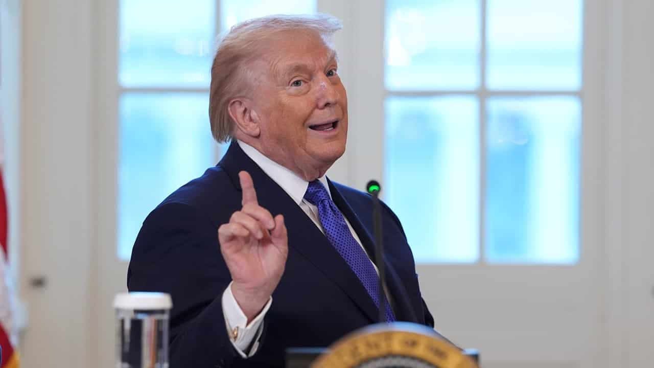 Donald Trump: സ്വയം അങ്ങോട്ട് പ്രഖ്യാപിച്ചു; വെനസ്വേലയുടെ ആക്ടിങ് പ്രസിഡന്റ് താനാണെന്ന് ട്രംപ് Donald Trump: സ്വയം അങ്ങോട്ട് പ്രഖ്യാപിച്ചു; വെനസ്വേലയുടെ ആക്ടിങ് പ്രസിഡന്റ് താനാണെന്ന് ട്രംപ്