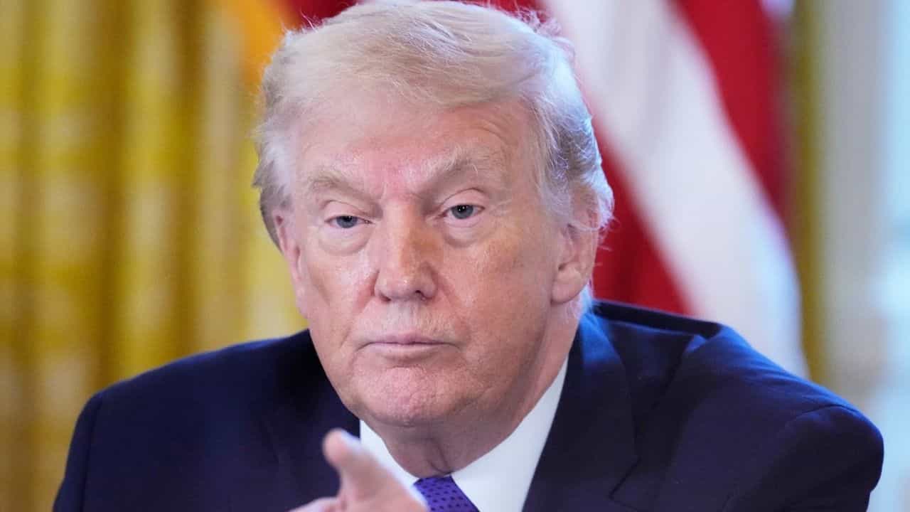 Donald Trump: വീണ്ടും തന്ത്രവുമായി ട്രംപ്; ഇറാനുമായി വാണിജ്യ ബന്ധമുള്ള രാജ്യങ്ങൾക്ക് 25% അധിക തീരുവ Donald Trump: വീണ്ടും തന്ത്രവുമായി ട്രംപ്; ഇറാനുമായി വാണിജ്യ ബന്ധമുള്ള രാജ്യങ്ങൾക്ക് 25% അധിക തീരുവ