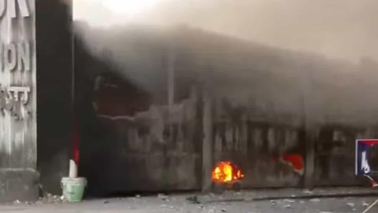 Thrissur Railway Station: തൃശൂർ റെയിൽവേ സ്റ്റേഷനിൽ വൻ തീപിടുത്തം; നൂറുകണക്കിന് ബൈക്കുകൾ കത്തിനശിച്ചു