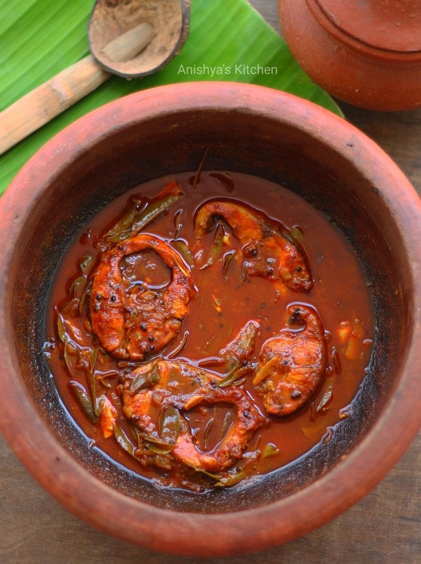 കൂടാതെ ഗ്യാസ്, അസിഡിറ്റി എന്നിവ കുറയ്ക്കുന്നതോടൊപ്പം ഭക്ഷണം വേഗത്തിൽ ദഹിക്കാനും സഹായിക്കുന്നു. ജലദോഷം, ചുമ എന്നിവയ്ക്കുള്ള ഔഷധം കൂടിയാണ് കുരുമുളക്. ഇത് കഫം പുറന്തള്ളാൻ സഹായിക്കുകയും തൊണ്ടവേദന കുറയ്ക്കുകയും ചെയ്യുന്നു.