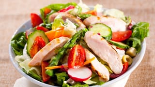 Health Tips: ചിക്കൻ കഴിക്കേണ്ടത് തൊലി കളഞ്ഞോ കളയാതെയോ? ഏതാണ് ആരോഗ്യകരം