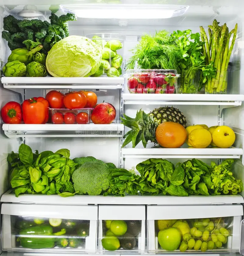 നിങ്ങൾ പോലും അറിയാതെ നിങ്ങളുടെ ഭക്ഷണത്തെ വിഷമയമാക്കാൻ ഈ ചെറിയ പ്ലാസ്റ്റിക് കവറുകൾക്ക് സാധിക്കും. വായുസഞ്ചാരം തടയുന്നത് മുതൽ മാരകമായ രാസവസ്തുക്കൾ പച്ചക്കറിയിൽ കലരുന്നത് വരെ നീളുന്ന ഇതിൻ്റെ ​ഗുരുതരമായ അപകടവശങ്ങൾ ഓരോ വീട്ടമ്മമാരും അറിഞ്ഞിരിക്കേണ്ടതാണ്.
