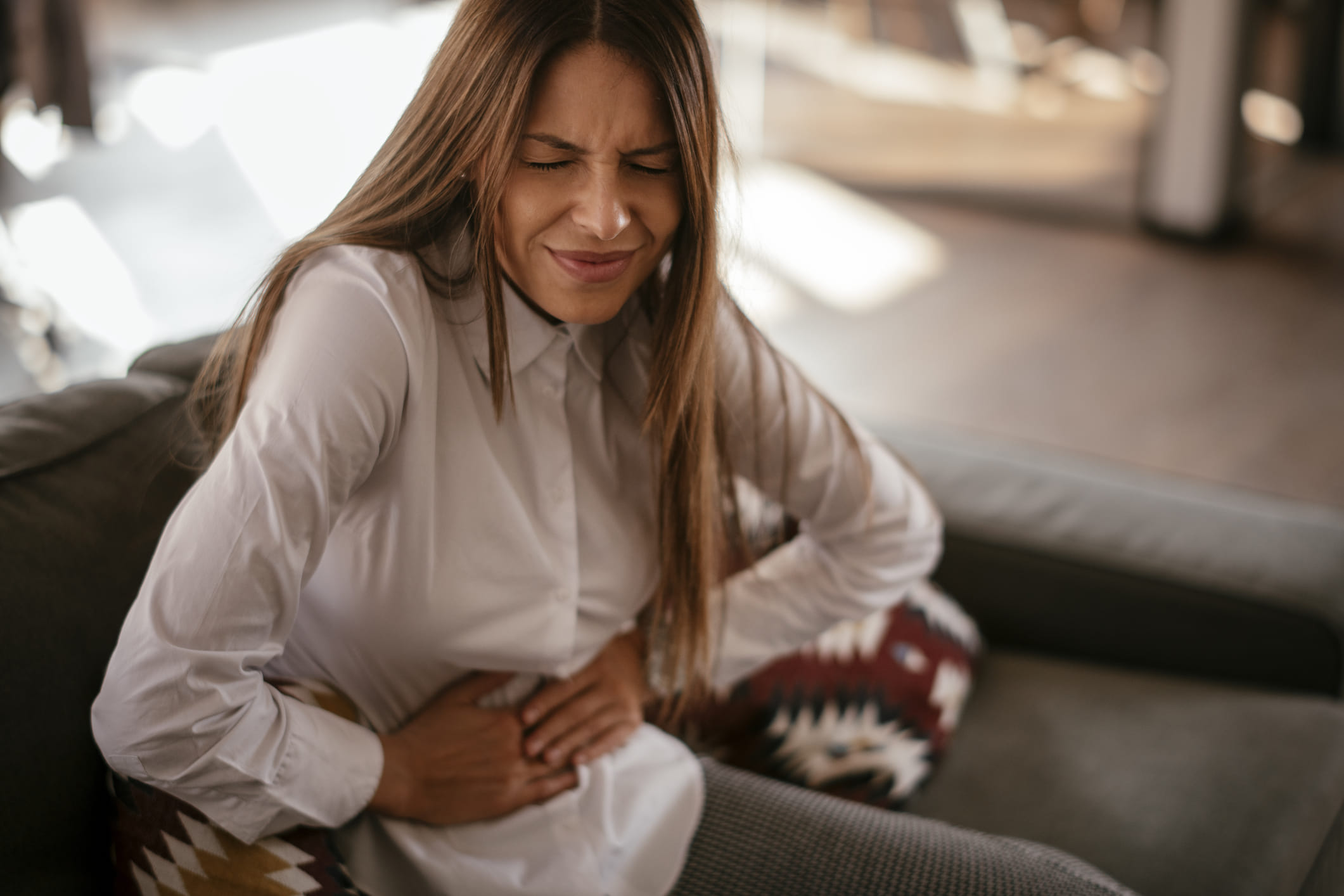 ഇഞ്ചി ശരീരവണ്ണം, വീക്കം, ആർത്തവത്തിന് മുമ്പ് പലരും അനുഭവിക്കുന്ന വേദന കുറയ്ക്കുകയും ചെയ്യും. ഇവ ഒരുമിച്ച് കഴിക്കുമ്പോൾ ആർത്തവ വേദന ലഘൂകരിക്കാൻ സഹായിക്കുന്നു. അതോടൊപ്പം ആർത്തവത്തിന് മുമ്പുള്ള വയറുവേദനയും അസ്വസ്ഥതയും കുറയ്ക്കുകയും ചെയ്യും.