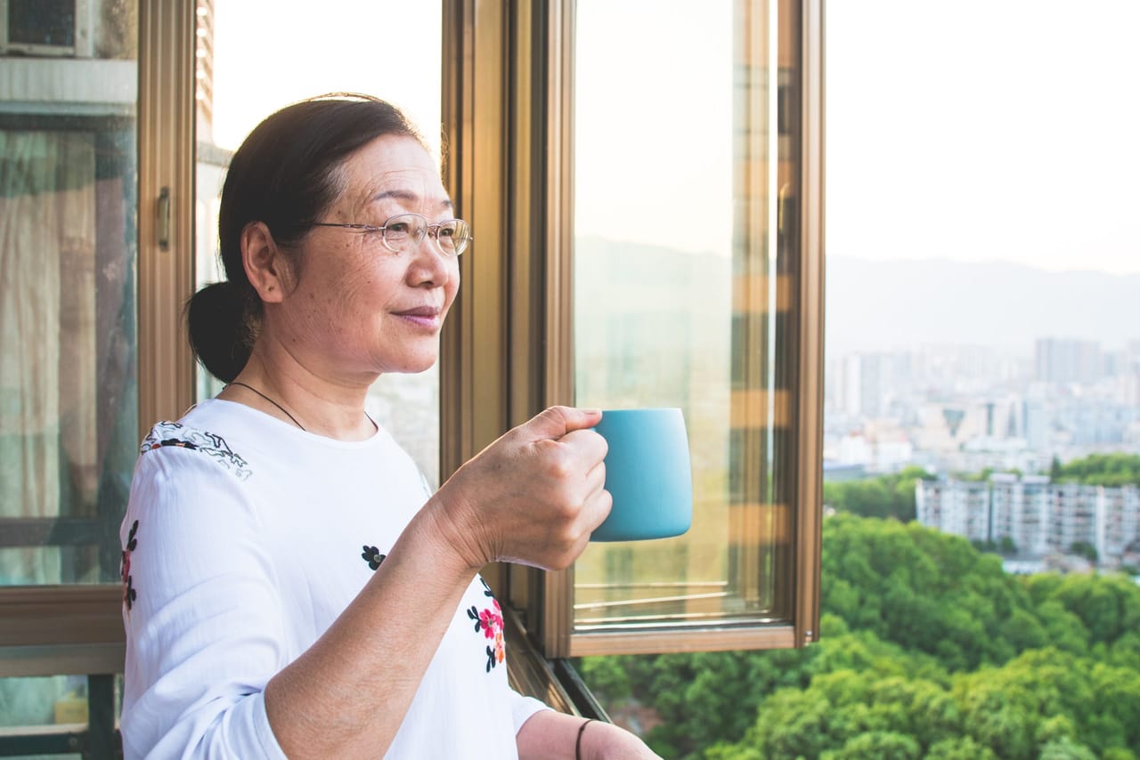 ലോകമെമ്പാടും ലക്ഷകണക്കിന് ആളുകളാണ് പ്രമേഹത്താൽ ബുദ്ധിമുട്ടുന്നത്. ഭക്ഷണത്തിലൂടെയും ജീവിതശൈലിയിലൂടെയും മരുന്നുകളിലൂടെയും മാത്രമെ പ്രമേഹം നിയന്ത്രിക്കാൻ സാധിക്കു എന്നായിരുന്നു ഇതുവരെ നമ്മൾ കരുതിയിരുന്നത്. എന്നാൽ സെൽ മെറ്റബോളിസം എന്ന ജേണലിൽ പ്രസിദ്ധീകരിച്ച ഒരു പുതിയ ഗവേഷണമനുസരിച്ച്, സൂര്യപ്രകാശത്തിലൂടെ ടൈപ്പ് 2 പ്രമേഹം നിയന്ത്രിക്കാമെന്നാണ് പറയുന്നത്. (Image Credits: Getty Images)
