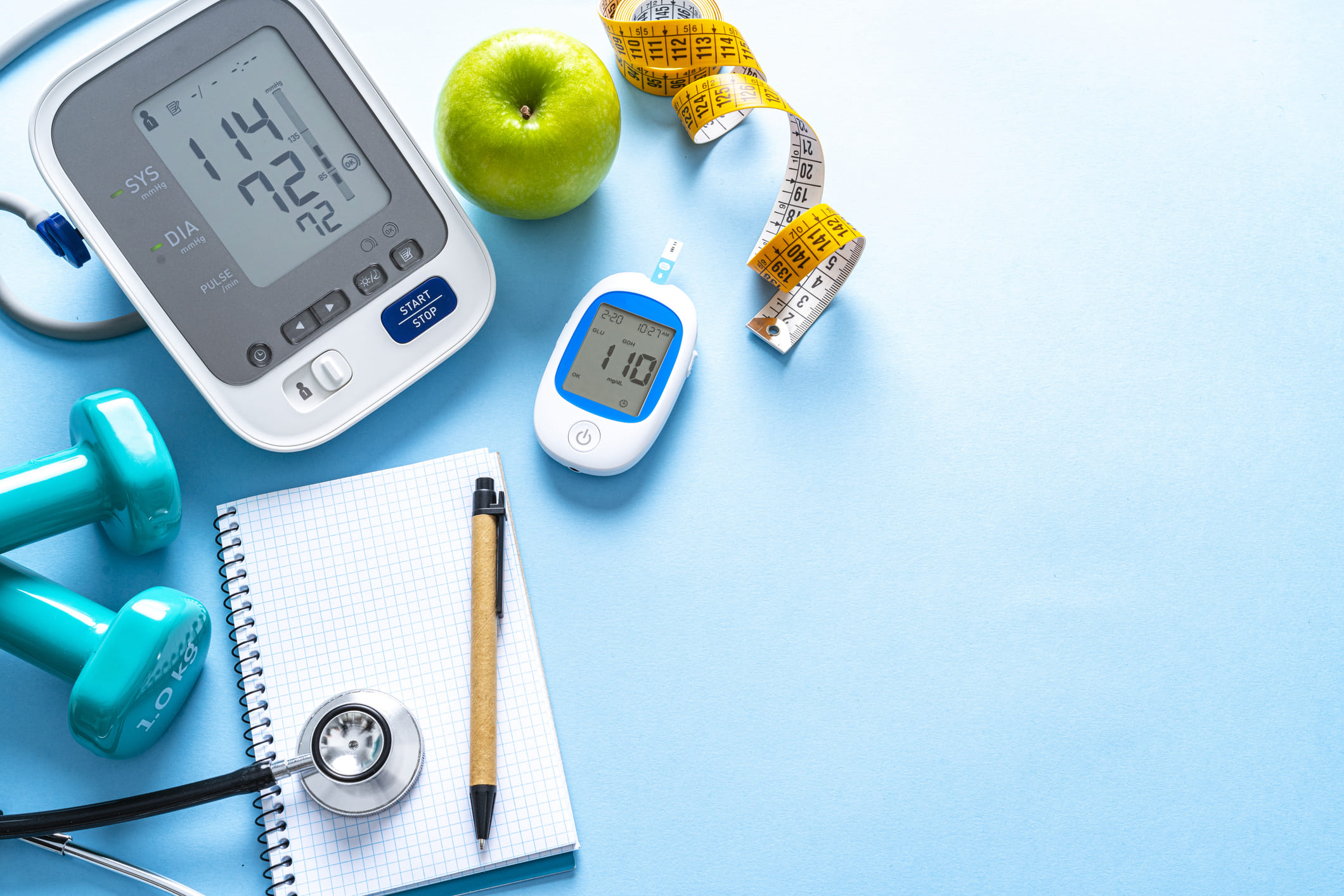 പോഷകങ്ങളുടെയും ആന്റിഓക്‌സിഡന്റുകളുടെയും കലവറയാണ് ബ്ലൂബെറികൾ. എന്നാൽ സാധാരണ ബ്ലൂബെറികളേക്കാൾ വലുപ്പത്തിൽ ചെറുതായ കാട്ടു ബ്ലൂബെറികളാണ് യഥാർത്ഥത്തിൽ 'സൂപ്പർ ഫുഡ്'. അവയുടെ തൊലിയിലെ ആന്തോസയാനിനുകൾ ഇൻസുലിൻ സംവേദനക്ഷമത മെച്ചപ്പെടുത്തുന്നതിലൂടെ രക്തത്തിലെ പഞ്ചസാരയുടെ അളവ് നിയന്ത്രിക്കാൻ സഹായിക്കുന്നു. തലച്ചോറിന്റെ ആരോഗ്യം സംരക്ഷിക്കാനും ശരീരത്തിലെ വീക്കം കുറയ്ക്കാനും ഇവ നല്ലതാണ്.
