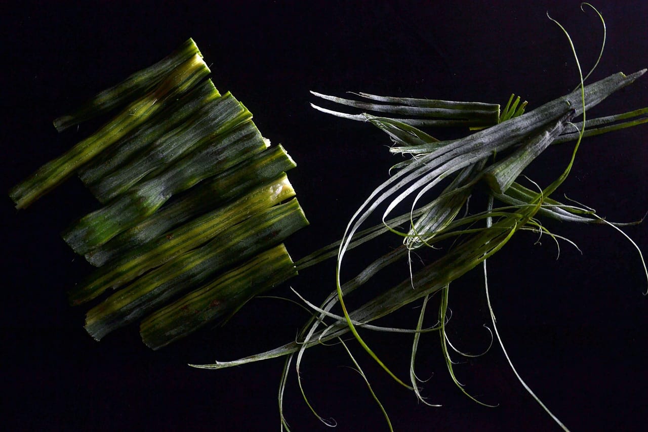 എന്നാൽ, ഇത്രയേറെ ഗുണങ്ങളുള്ള മുരിങ്ങക്കായ ഒരു ദിവസം എത്രയെണ്ണം വരെ കഴിക്കാം? അമിതമായാൽ എന്തെങ്കിലും ദോഷമുണ്ടോ? ഇത്തരം സംശയങ്ങളെക്കുറിച്ച് ഡോക്ടർമാർ നൽകുന്ന നിർദ്ദേശങ്ങൾ നോക്കാം. ആരോഗ്യമുള്ള ഒരു വ്യക്തിക്ക് ദിവസേന ഒന്നോ രണ്ടോ ഇടത്തരം മുരിങ്ങക്കായ ഭക്ഷണത്തിൽ ഉൾപ്പെടുത്തുന്നത് തികച്ചും സുരക്ഷിതമാണ്. എന്നാൽ, ഗുണമുണ്ടല്ലോ എന്ന് കരുതി അളവിൽ കൂടുതൽ കഴിക്കരുത്.

