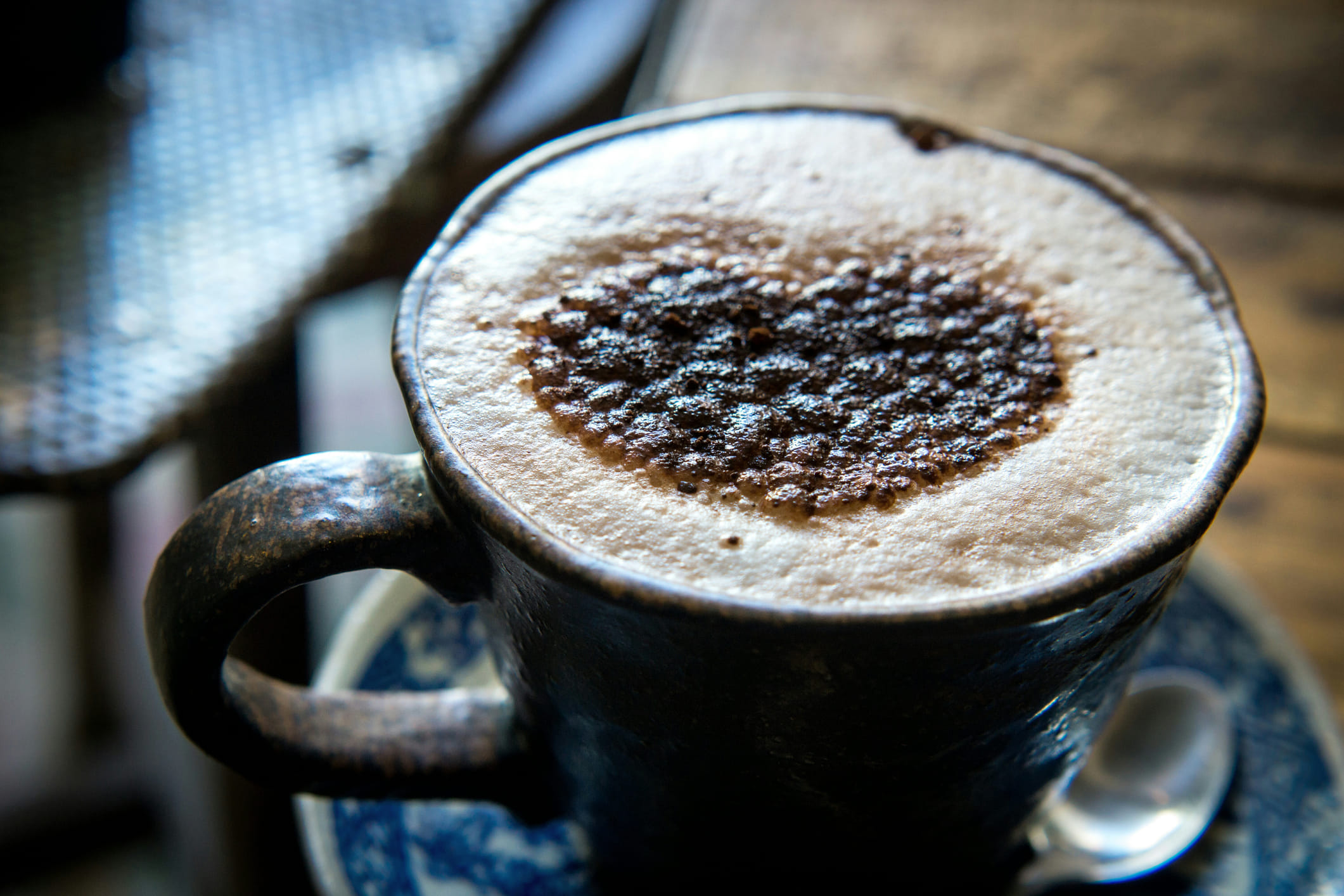 ഒരു ദിവസം ഒന്ന് മുതൽ രണ്ട് കപ്പ് വരെ കാപ്പി കുടിക്കുന്നത് സുരക്ഷിതമാണ്. ചർമ്മത്തിനും ശരീരത്തിനും ദോഷം വരുത്താതെ തന്നെ ഇത് അനുകൂലമായി പ്രവർത്തിക്കുകയും ചെയ്യും. എന്നാൽ കാപ്പിയിൽ പഞ്ചസാരയുടെ അളവ് കുറയ്ക്കേണ്ടത് പ്രധാനമാണ്.
