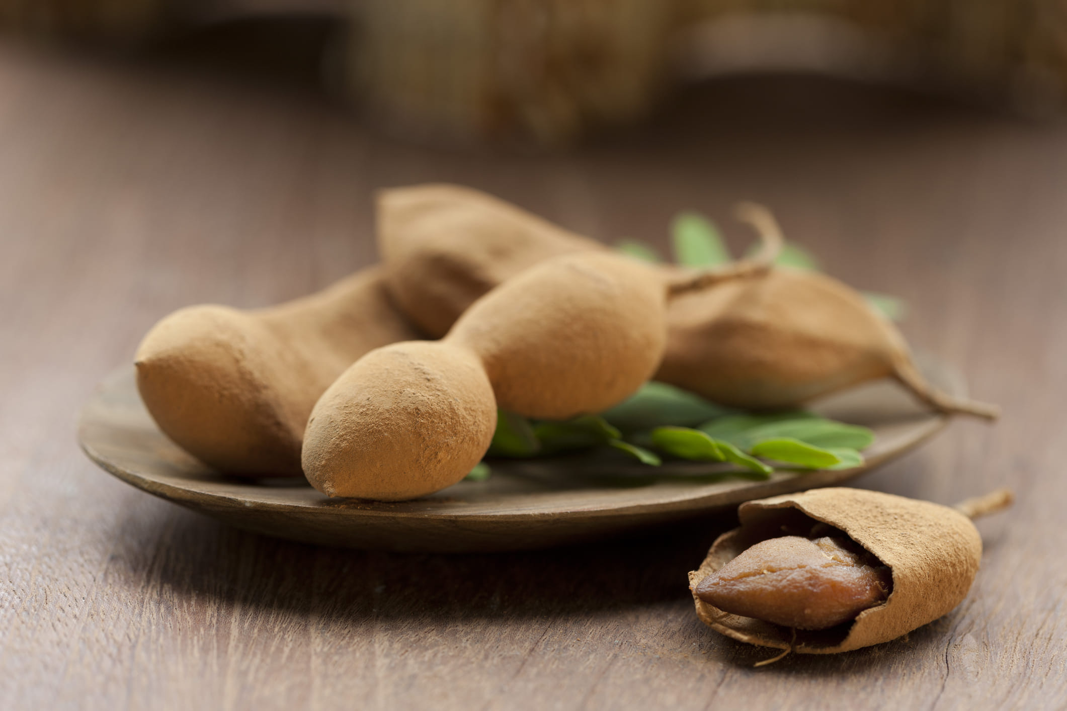 പുറത്ത് വച്ചിട്ട് പുളി കേടായി പോകുന്നതായി തോന്നുണ്ടെങ്കിൽ അത് ഒരു സിപ് ലോക്ക് കവറിലോ വായു കടക്കാത്ത പാത്രത്തിലോ മാറ്റി ഫ്രിഡ്ജിൽ സൂക്ഷിക്കാവുന്നതാണ്. ഇങ്ങനെ ചെയ്താൽ കൂടുതൽ കാലെ വളരെ പുതുമയോടെ പുളി ഉപയോ​ഗിക്കാൻ നിങ്ങൾക്ക് സാധിക്കുന്നതാണ്. പുളി വയ്ക്കുന്ന പാത്രത്തിൽ ഈർപ്പം തങ്ങിനിൽക്കാതെ നോക്കണം.
