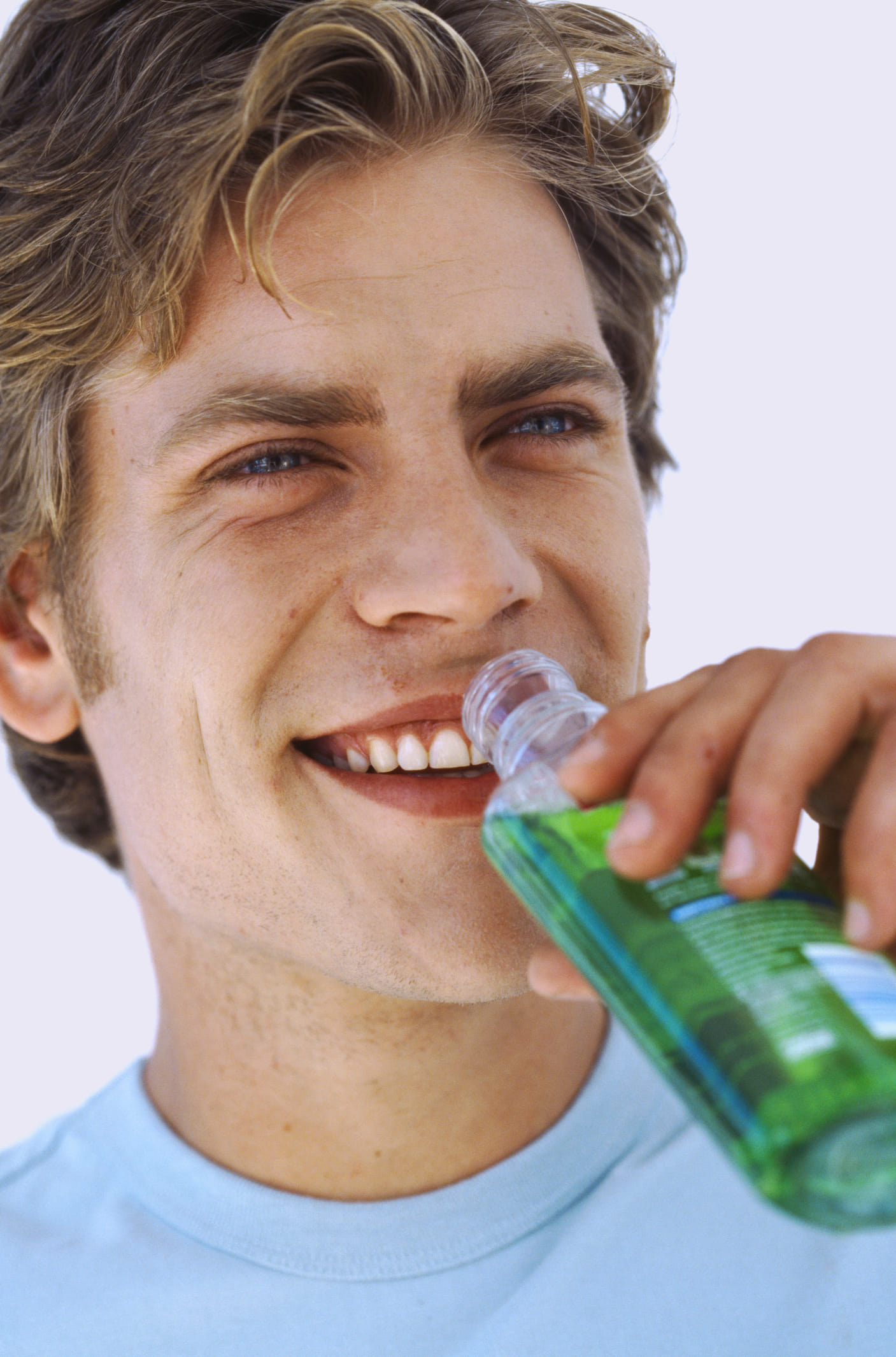 ദിവസത്തിൽ രണ്ട് തവണയിൽ കൂടുതൽ ആന്റി-ബാക്ടീരിയൽ മൗത്ത് വാഷ് ഉപയോ​ഗിക്കുന്നത് പ്രമേഹ സാധ്യത വർധിപ്പിക്കുമെന്നാണ് പുതിയ പഠനം ചൂണ്ടികാണിക്കുന്നത്. 40 മുതൽ 65 വയസുവരെ പ്രായമായ 945 പേരിലാണ് സാൻ ജുവാൻ ഓവർവെയ്റ്റ് അഡൽറ്റ്സ് ലോഞ്ചിറ്റ്യൂഡിനൽ നടത്തിയ പഠനം നടത്തിയത്.
