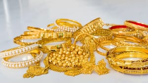 Gold and Silver Prices: ഒരു പവന് ഒന്നരലക്ഷം കടക്കും; വെള്ളി പിന്നെ പറയേണ്ടല്ലോ