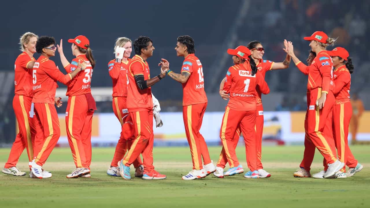 WPL 2026: ആവേശപ്പോരാട്ടത്തിലെ അവസാന പന്തില്‍ ഡല്‍ഹി വീണു; പ്ലേ ഓഫിന്റെ തൊട്ടടുത്ത് ഗുജറാത്ത്‌