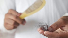 മുടി കൊഴിച്ചിൽ എപ്പോഴാണ് അസാധാരണമാകുന്നത്; ഈ അവസ്ഥ ശ്രദ്ധിക്കണം