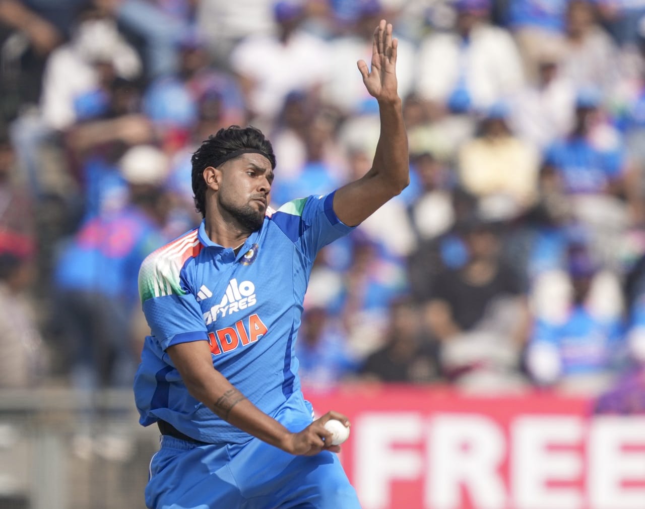 ആളുകള് തന്നെക്കുറിച്ച് സംസാരിക്കുന്നുണ്ടെന്ന് അദ്ദേഹം പറയുമായിരുന്നു. പക്ഷേ, അത് തന്നെ യഥാര്ത്ഥത്തില് പ്രചോദിപ്പിക്കുന്നുവെന്നും റാണ പറഞ്ഞു. ബൗളിംഗിൽ ഞാൻ എത്രമാത്രം കഠിനാധ്വാനം ചെയ്തുവെന്ന് അവർക്ക് മനസ്സിലാകുന്നില്ലെന്നും റാണ പറഞ്ഞതായി രഹാനെ വെളിപ്പെടുത്തി (Image Credits: PTI).