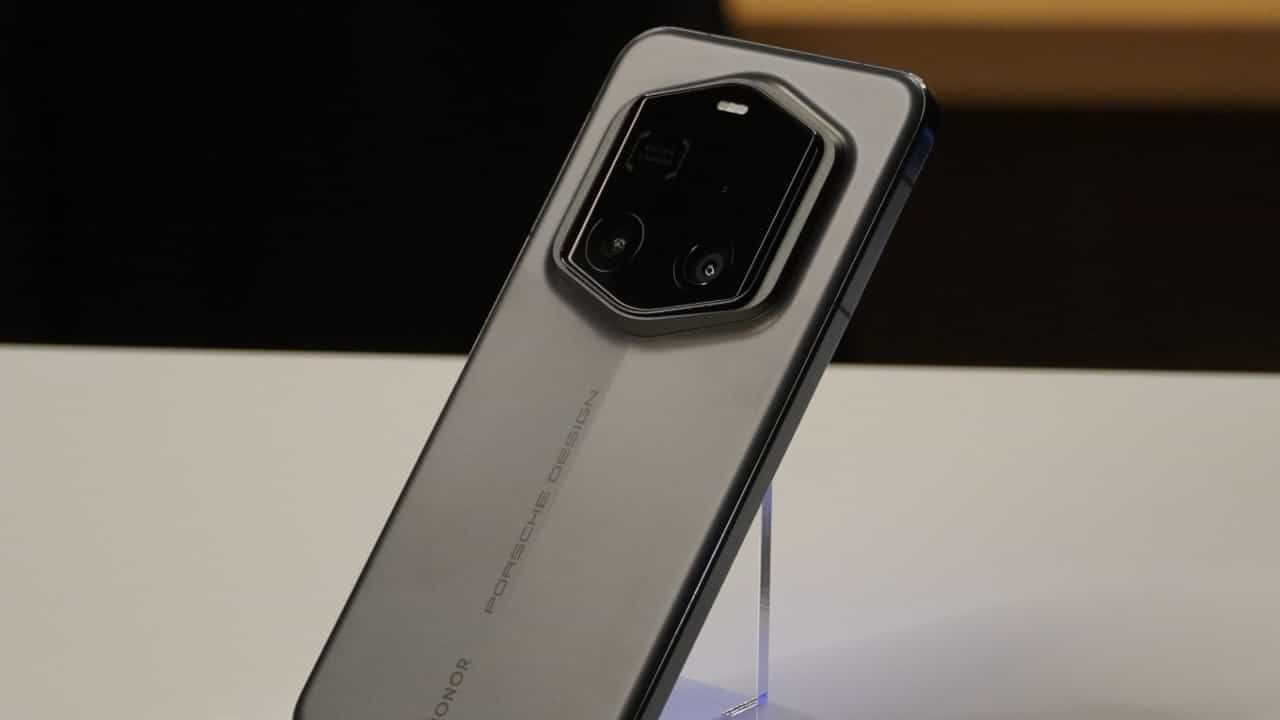 Honor Magic 8 RSR Porsche: പ്രീമിയം ഫോൺ വിപണിയിലേക്ക് ഹോണർ മാജിക് 8 ആർഎസ്ആർ പോർഷ് ഡിസൈൻ; മാജിക് 8 സീരീസിലെ അടുത്ത അത്ഭുതം Honor Magic 8 RSR Porsche: പ്രീമിയം ഫോൺ വിപണിയിലേക്ക് ഹോണർ മാജിക് 8 ആർഎസ്ആർ പോർഷ് ഡിസൈൻ; മാജിക് 8 സീരീസിലെ അടുത്ത അത്ഭുതം