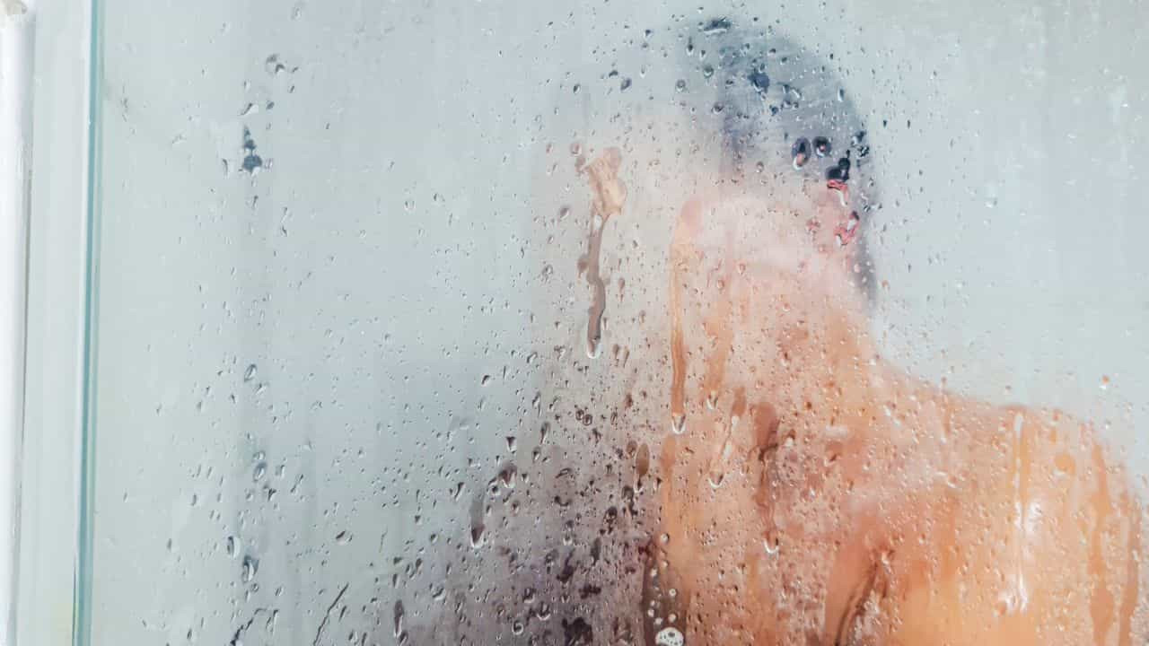 Anti-Aging Tips: തണുപ്പാണെന്ന് കരുതി ചൂടുവെള്ളത്തിൽ കുളിക്കാൻ വരട്ടെ...; പ്രായം വേ​ഗം കൂടുവേ