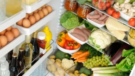 Fridge Storage Tips: ഫ്രിഡ്ജിൽ നിന്ന് പ്ലാസ്റ്റിക് കവർ മാറ്റൂ; നിങ്ങൾ പച്ചക്കറിക്കൊപ്പം കഴിക്കുന്നത് വിഷാംശം...